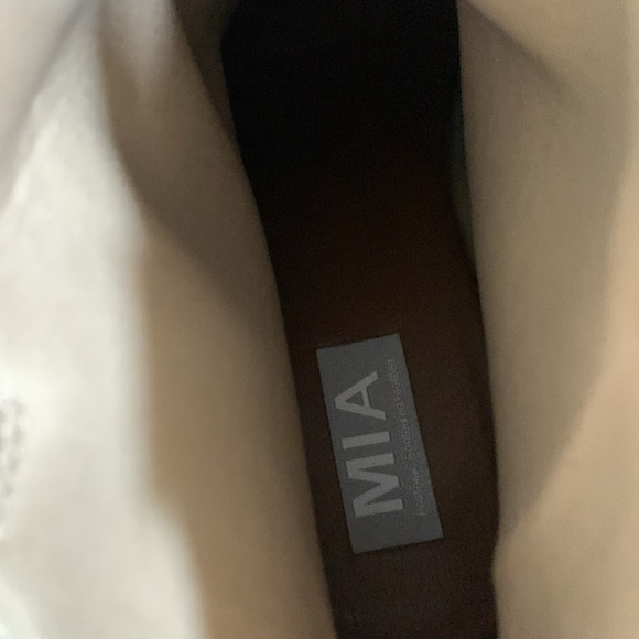 NWT - MIA - Beige boots - Picture 6 of 7